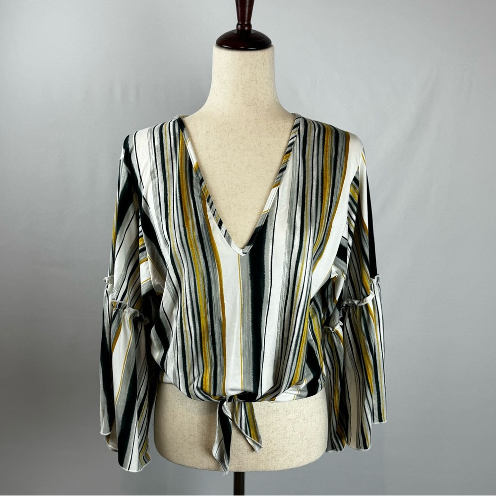 Lavender Fields Black, White, Gray, and Golden Yellow Tie Front Top, Size S